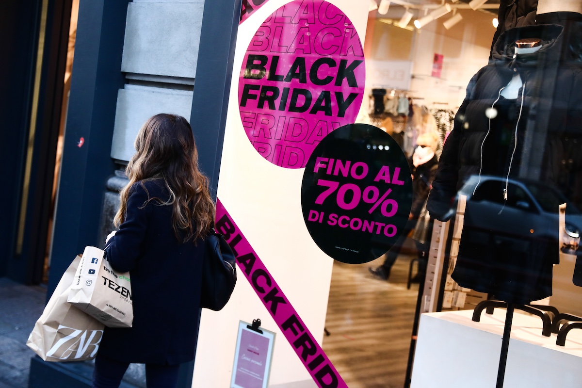Shopping natalizio: 71% degli italiani attende promozioni Black Friday