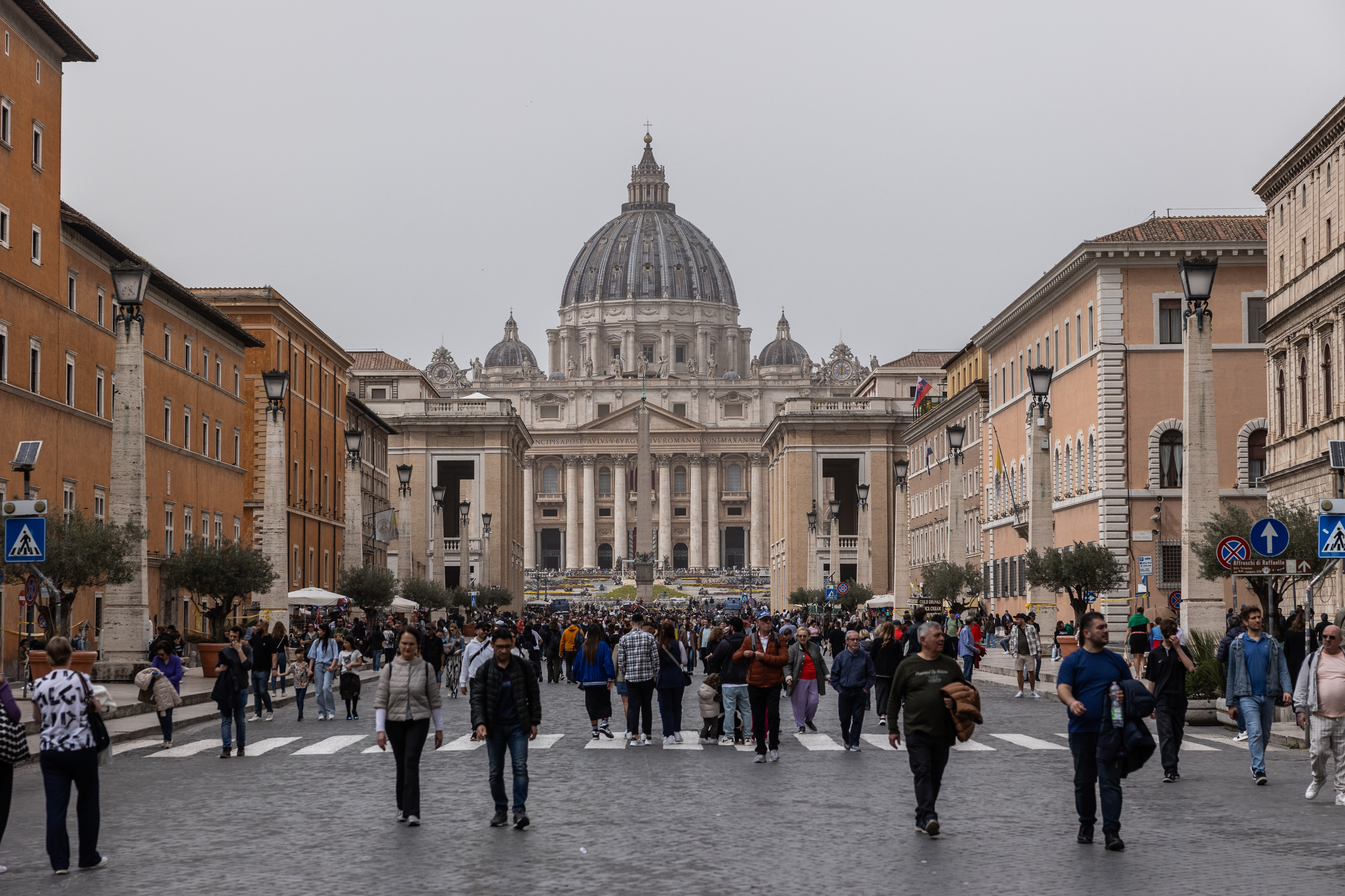 Saldi invernali al via: budget medio di 210 euro a famiglia