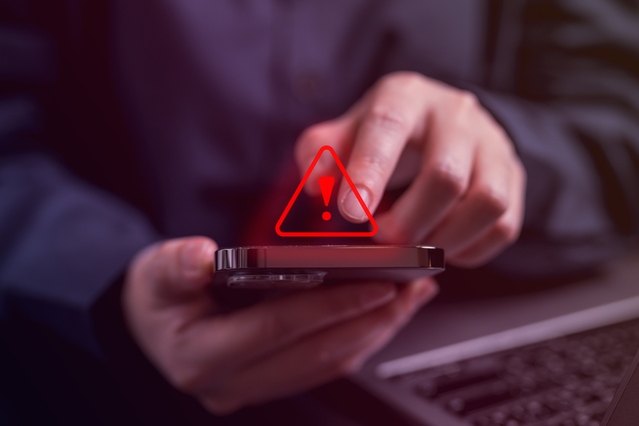 Truffe online in aumento: 880 milioni di euro persi nel 2024. Come difendersi?