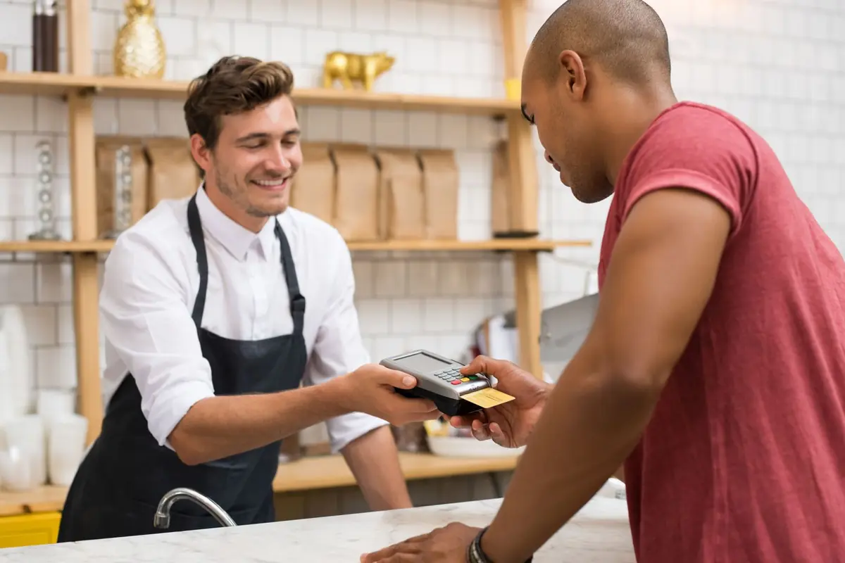Carta di credito con fido 1500 euro: chi può ottenerla davvero e cosa controllano le banche